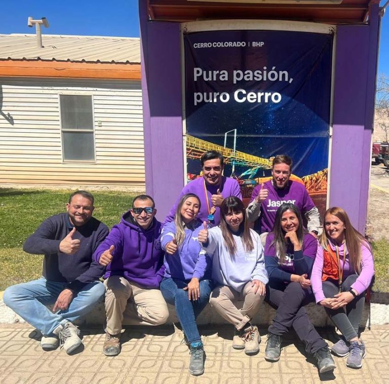 “Wear it Purple Day”: Cerro Colorado celebró la diversidad vistiendo de morado