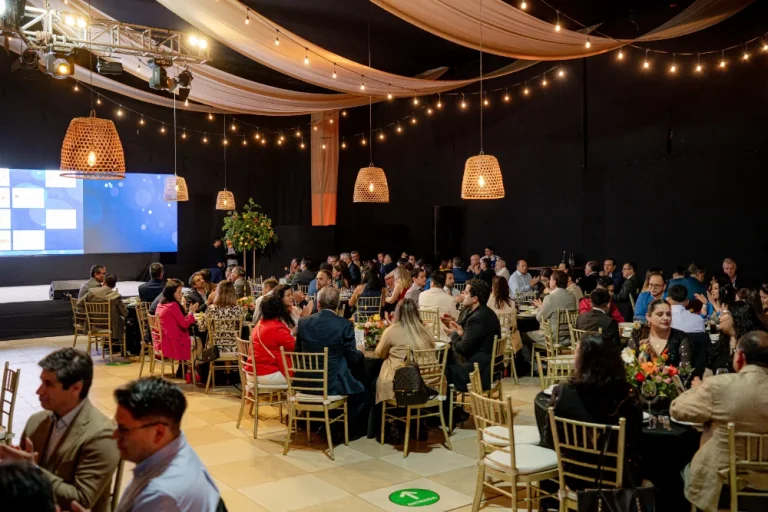 Empresas socias, autoridades y gremios regionales y nacionales asistieron a la Fiesta por el 34° aniversario de la AII